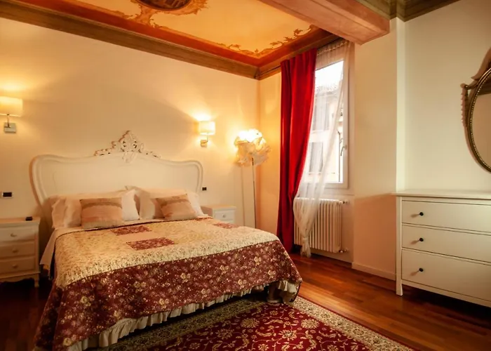 Porta Antica * بولونيا